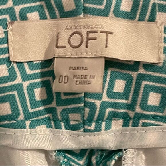 LOFT Marisa Geo Print Stretch Cotton Walking Shorts With 10” Inseam, size 00 - Picture 5 of 7